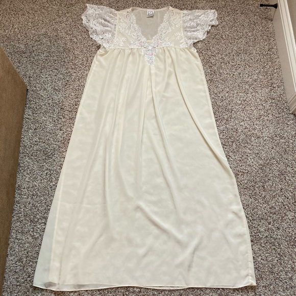 Vintage Eve Stillman Pale Yellow Lace and Nylon Nightgown - Picture 9 of 12